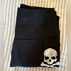 SoulCycle x Lululemon black skull leggings size 6